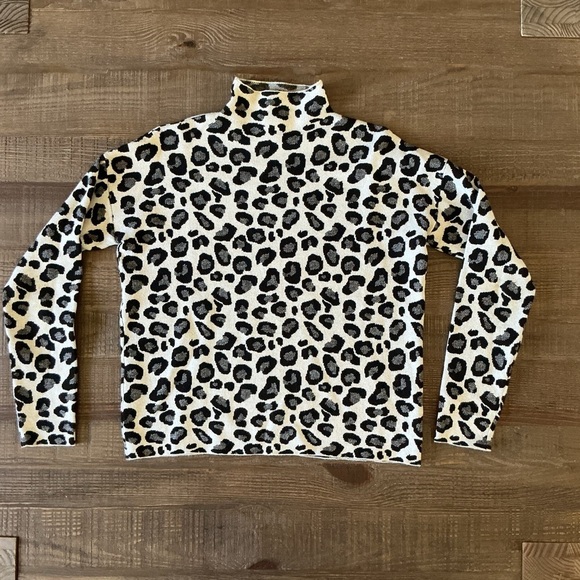 Tahari Sweaters - Tahari Monochrome Leopard Print Mock Turtleneck Sweater